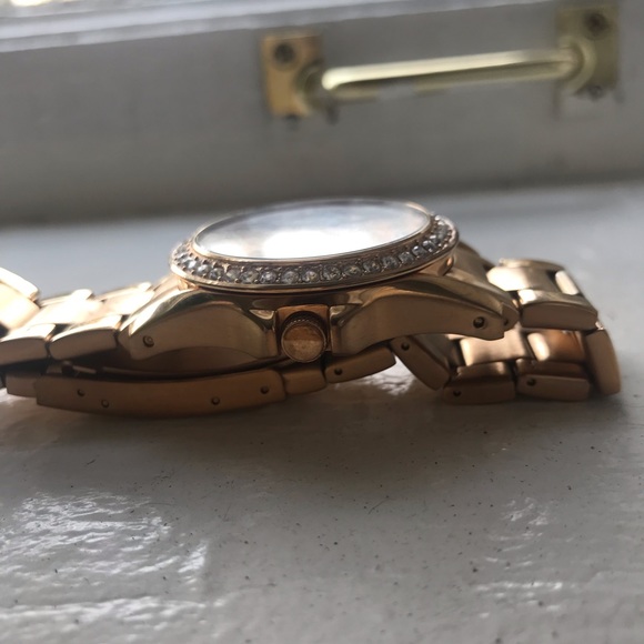 Rose Gold Fossil Watch - Picture 2 of 4
